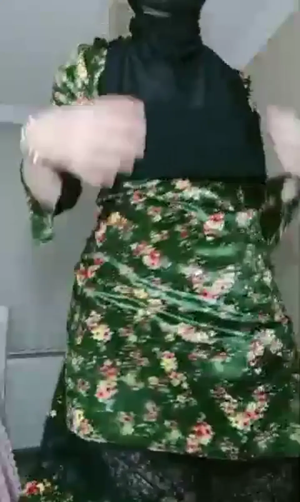Tango Boncuk ifşa Uzun elbisesiyle yayında çalkaladı — Türbanlı Boncuk — Canlı Yayınlar