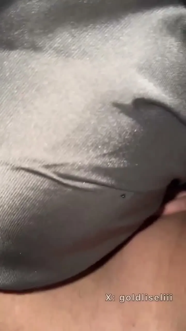 Türbanlı Liseli arabada sakso çekip eliyle boşalttı — Arabada — Mobil Porno
