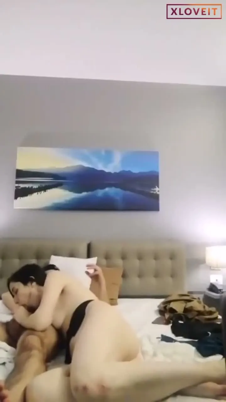 Porno film Ayşegül sevgilisiyle otelde sex yaptı — Amatör Porno