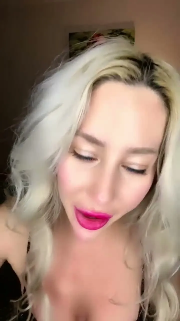 Tango Ulyana ifşa Çok sağlam götü var — Tango Ulyana — Canlı Yayınlar